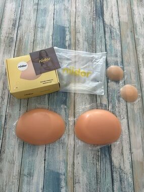 Adhesive Bra Strapless Women’s D CUP Sticky Invisible Push up Silicone Bra CREME